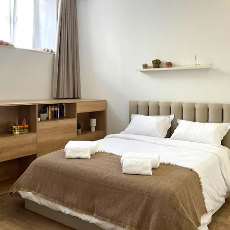 Peaceful & Spacious 2br W Private Patio & Bbq * Porto