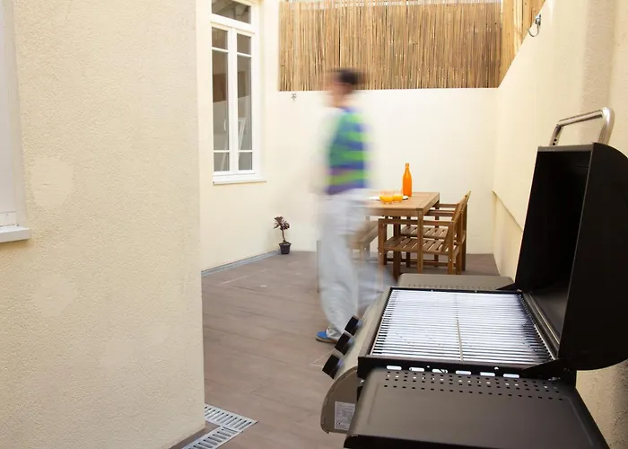 Apartment Peaceful & Spacious 2br W Private Patio & Bbq *