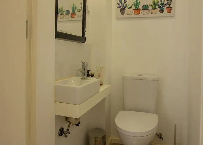 Peaceful & Spacious 2br W Private Patio & Bbq Apartment Porto